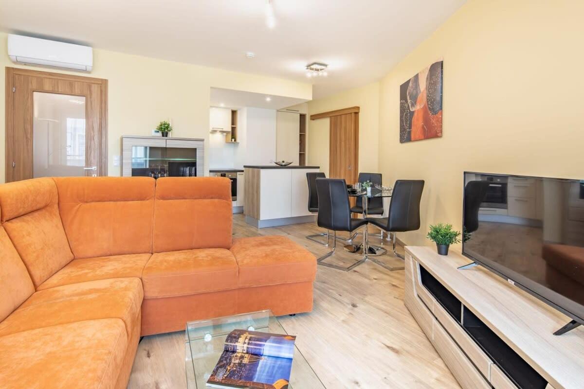 Apartment Jacuzzi On Terrace - Unique