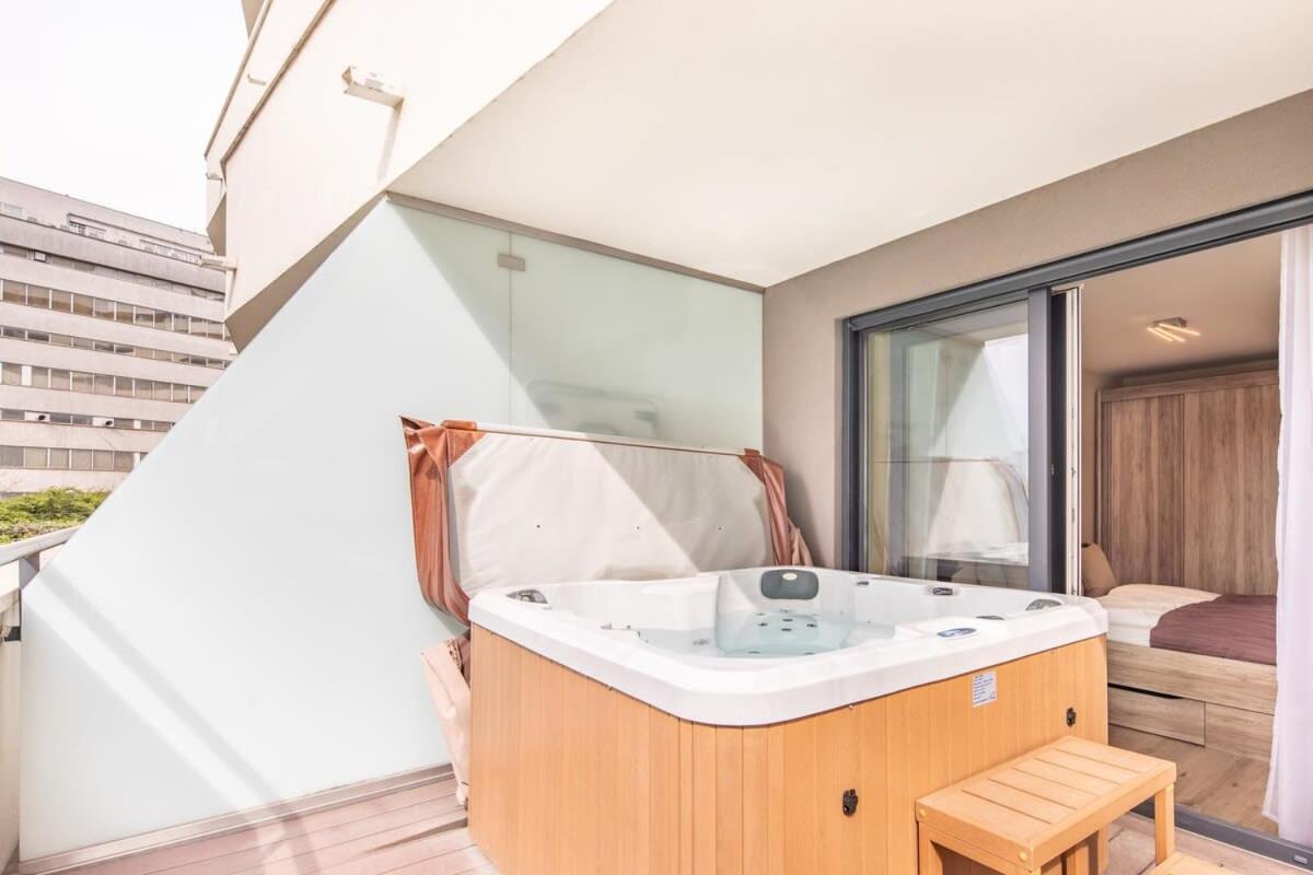 Apartment Jacuzzi On Terrace - Unique *