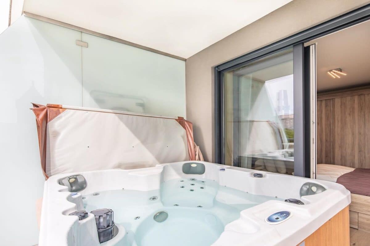 Jacuzzi On Terrace - Unique Budapest