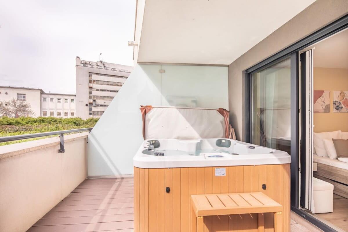 Apartment Jacuzzi On Terrace - Unique *